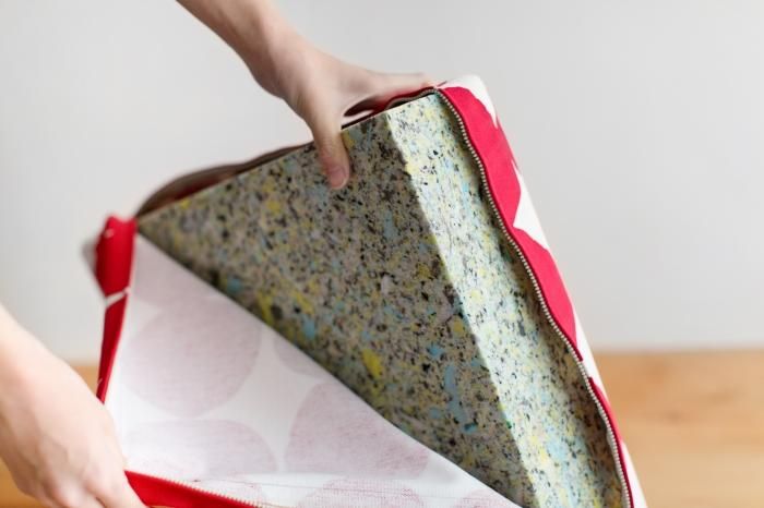 箱座布団/おはじき大 乳白(にゅうはく)×深緋(こきひ)【※お届けに約3週間】