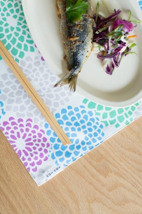 Placemat / chrysanthemum, brise fraîche