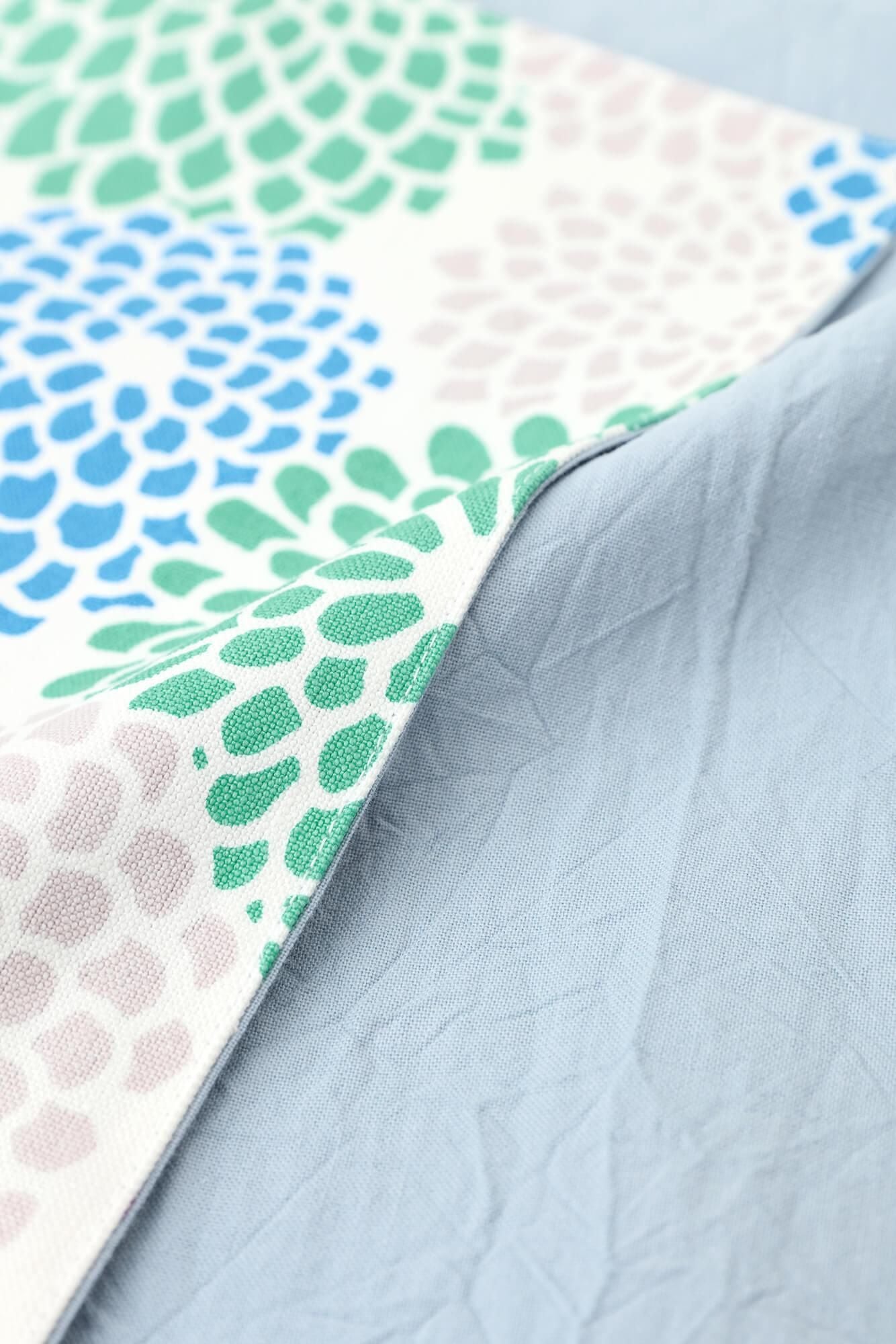 Placemat / chrysanthemum, brise fraîche