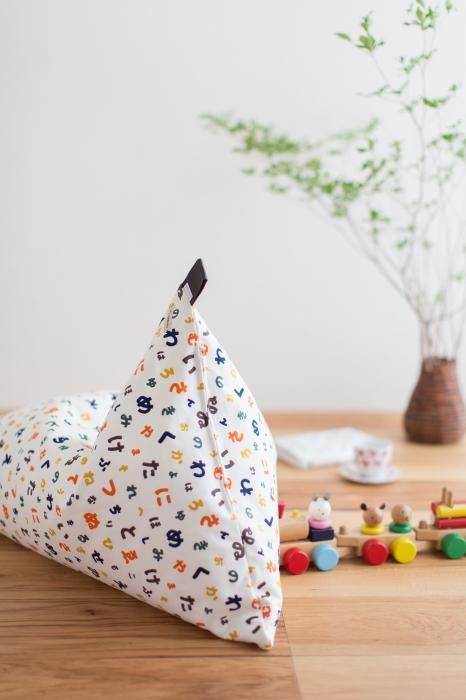 쿠션 좌식 의자/이로하니호헤도 야마아소비【※도착까지 약 3주소요】