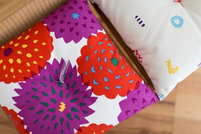 SOU・SOUの京座布団(8号帆布)/天竺牡丹 京緋色花(きょうひいろばな)【※お届けに約3週間】