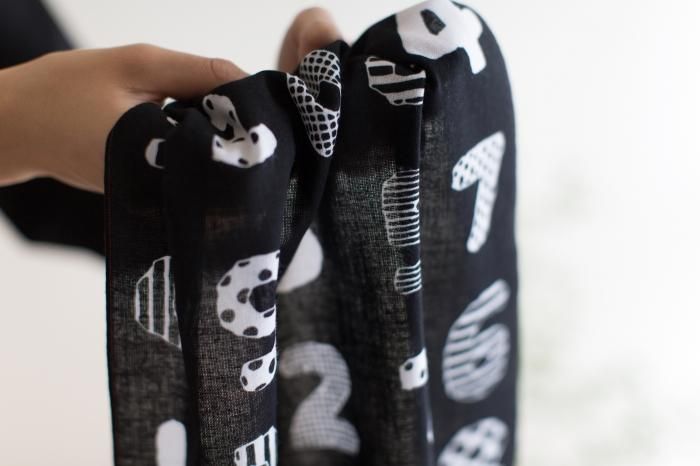 Textile (Ise-momen cottoncotton Handkerchief)/Playful Numbers(Playing with Numbers)<50cm>