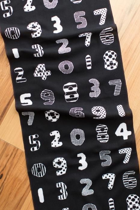Textile (Ise-momen cottoncotton Handkerchief)/Playful Numbers(Playing with Numbers)<50cm>