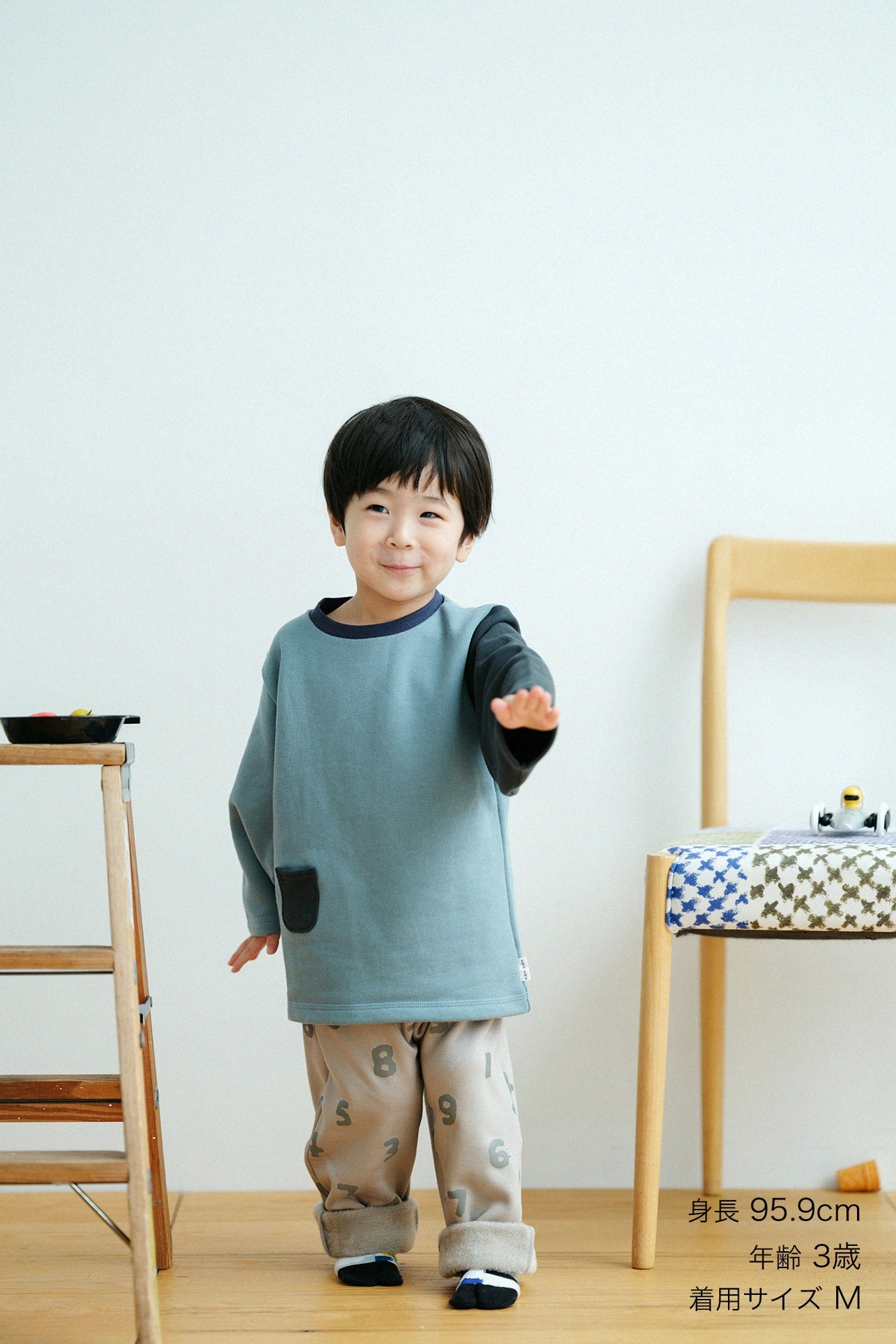 ●內起絨 圓弧袖上衣 背御守/藍綠色×深灰色