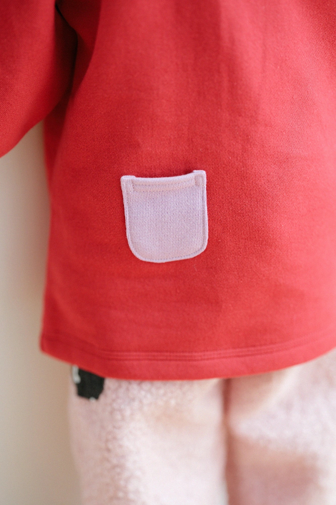 ●內起絨 圓弧袖上衣 背御守/紅色×桃色