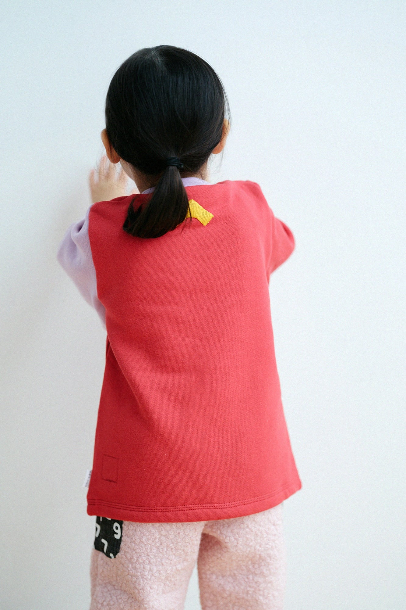 ●內起絨 圓弧袖上衣 背御守/紅色×桃色