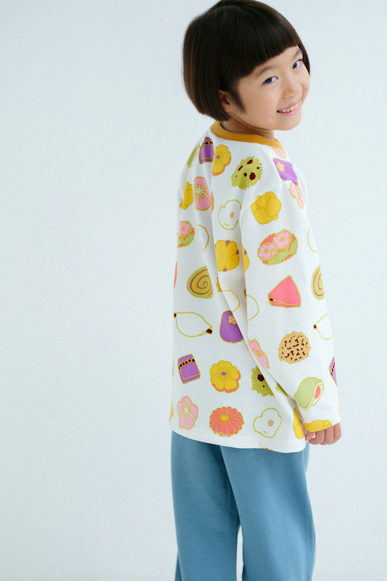 ●地窖 圓弧袖上衣和菓子