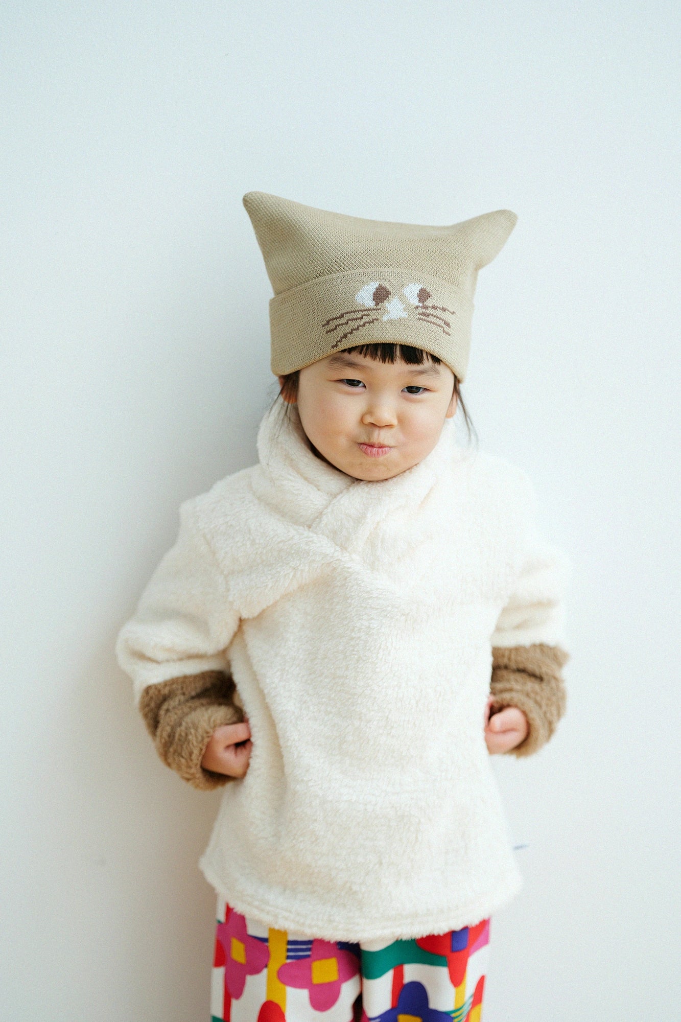 ●內抓毛 高領上衣 雙色袖/純白×茶色