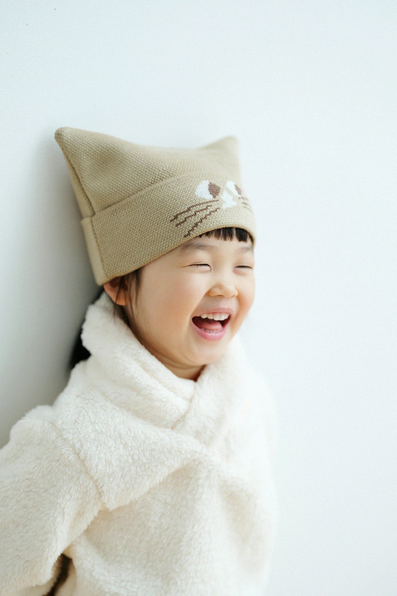 ●內抓毛 高領上衣 雙色袖/純白×茶色