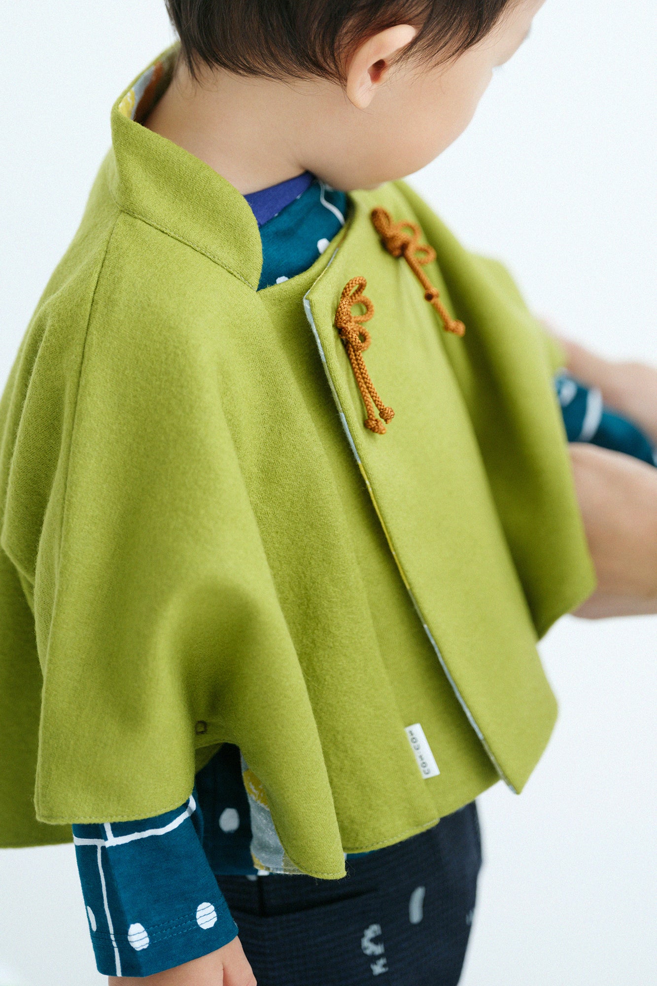 ●Boa Square Neck Poncho / Pure White × Flower Cocoon