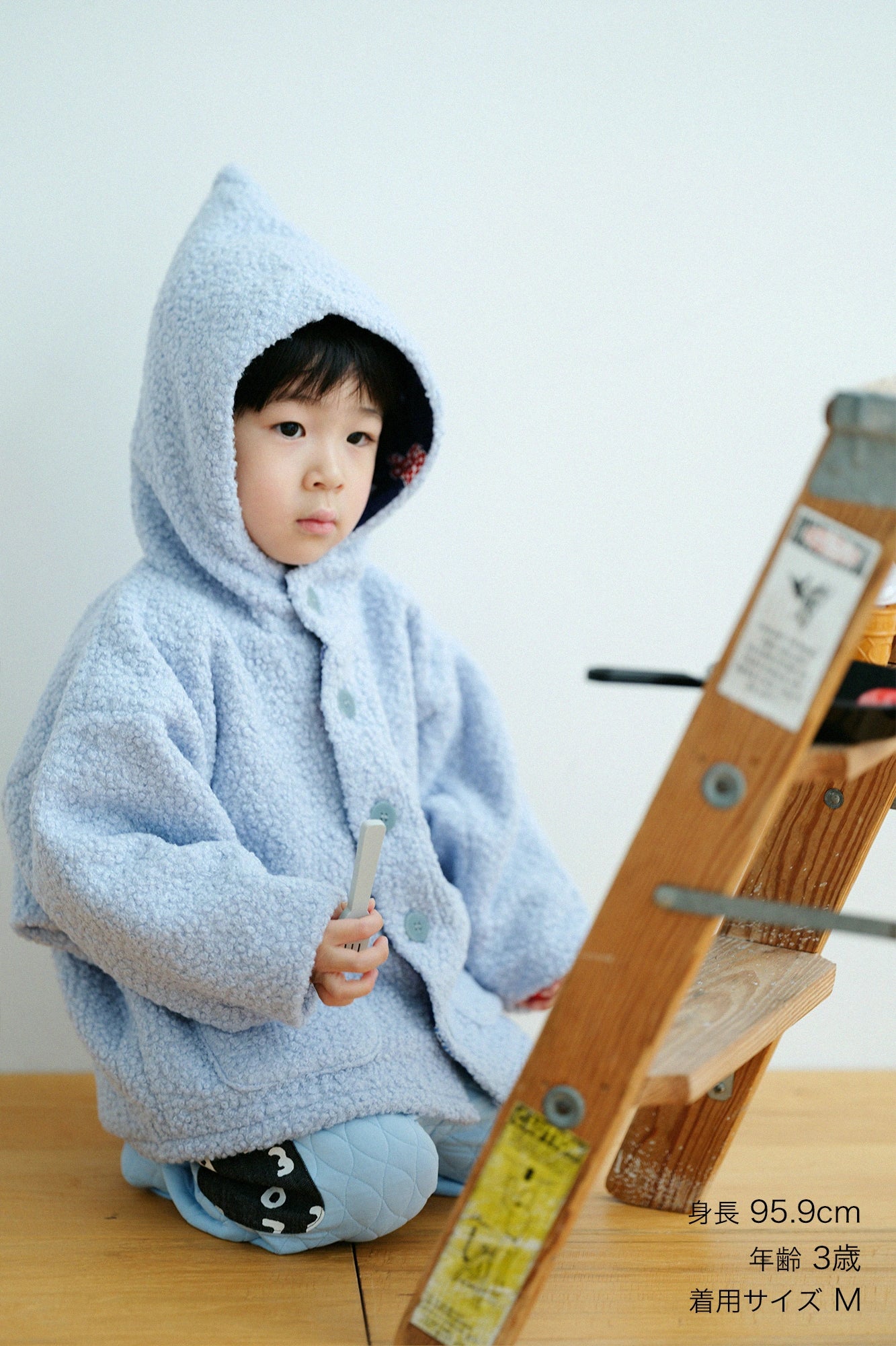 ●仿毛梯形袖連帽外套/淡藍色x汽車