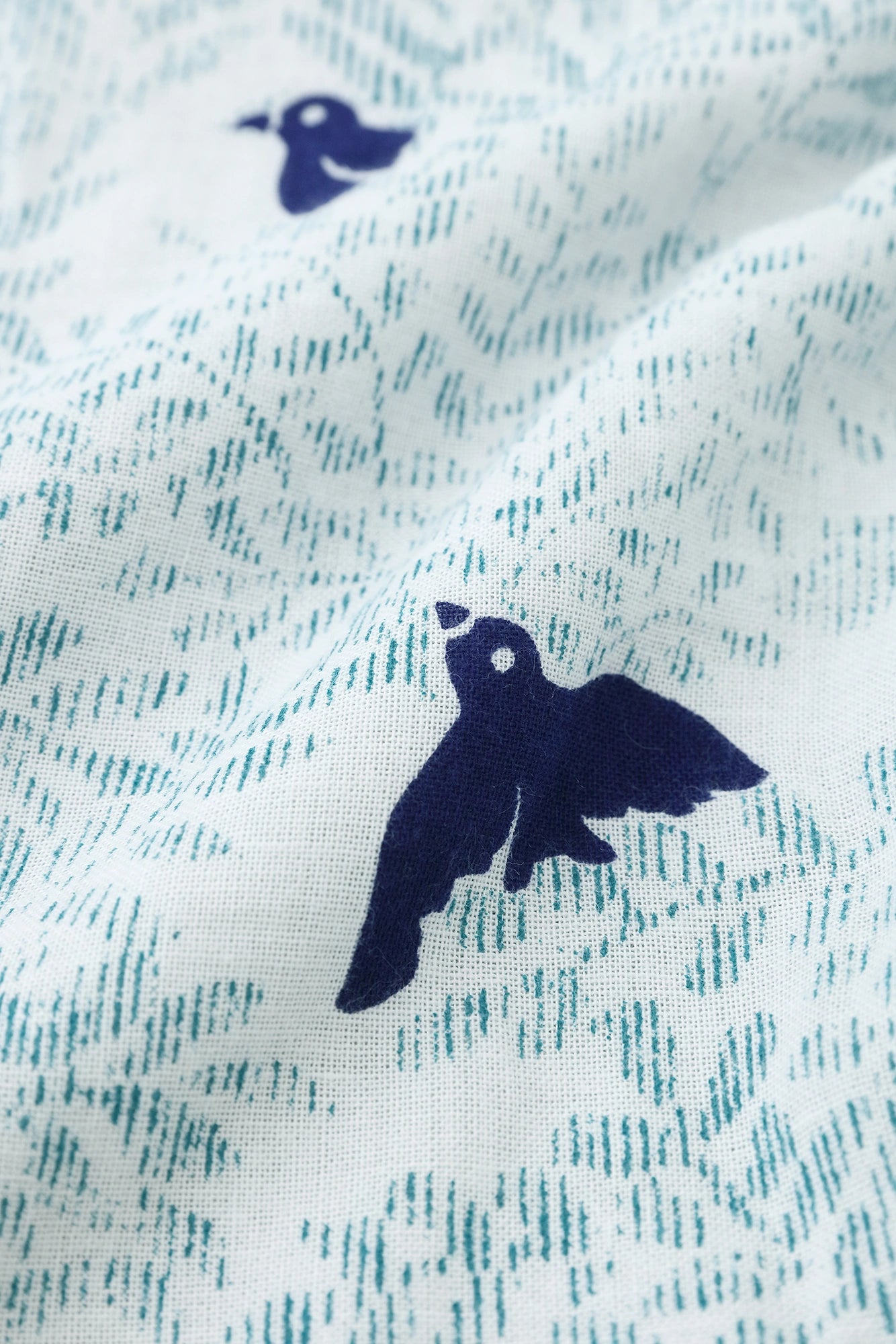 ●內抓毛 梯形袖連帽外套/藍綠色×鳥聲 白光