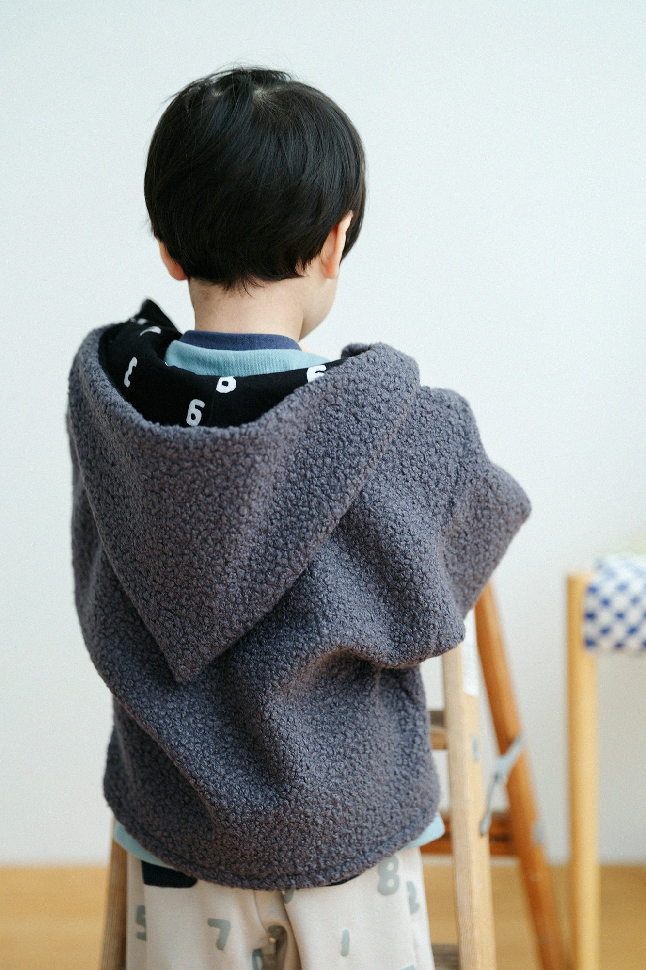 ●內抓毛 梯形袖連帽外套/深灰色×SO-SU-U十數 黑色