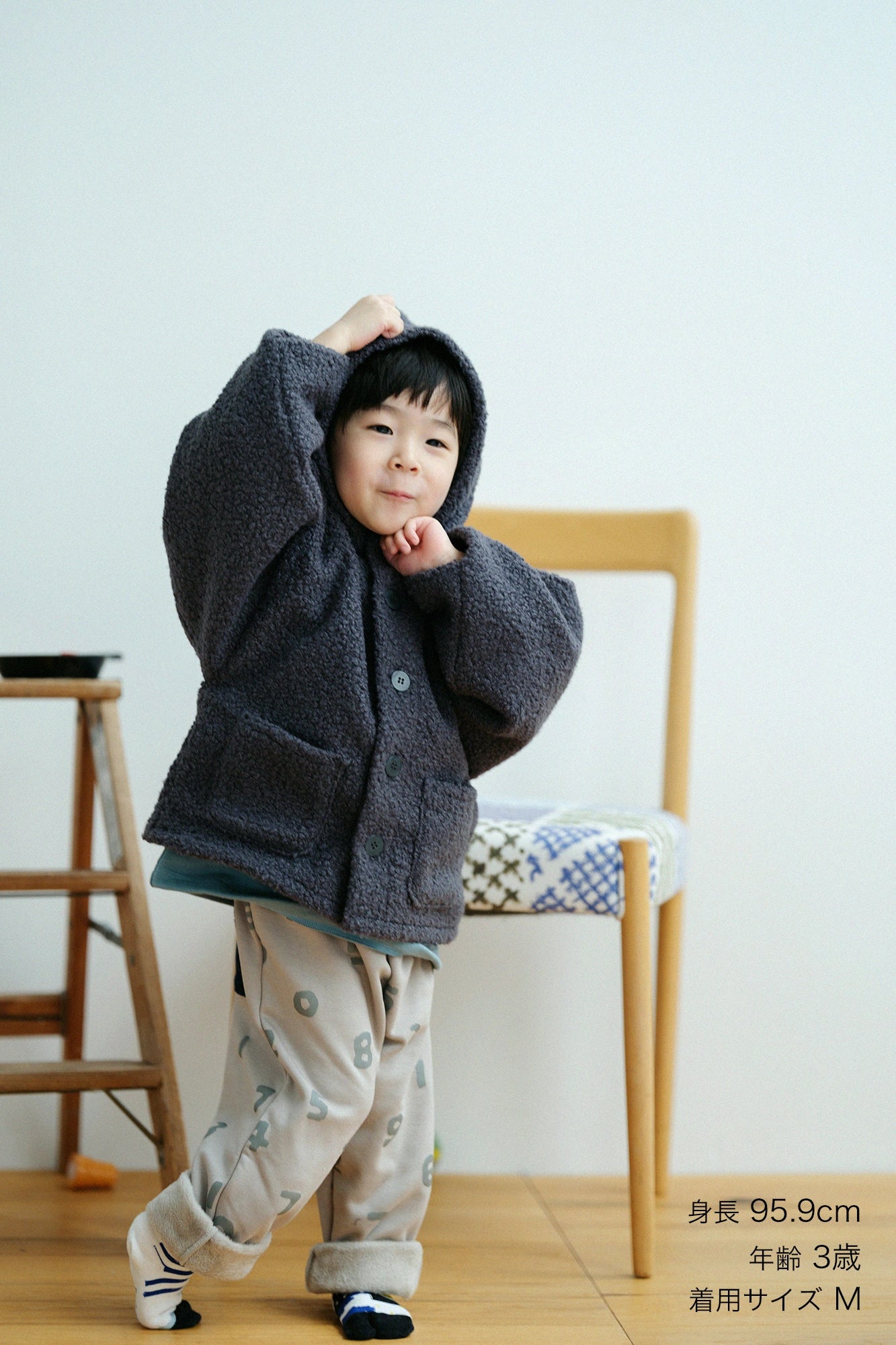 ●內抓毛 梯形袖連帽外套/深灰色×SO-SU-U十數 黑色