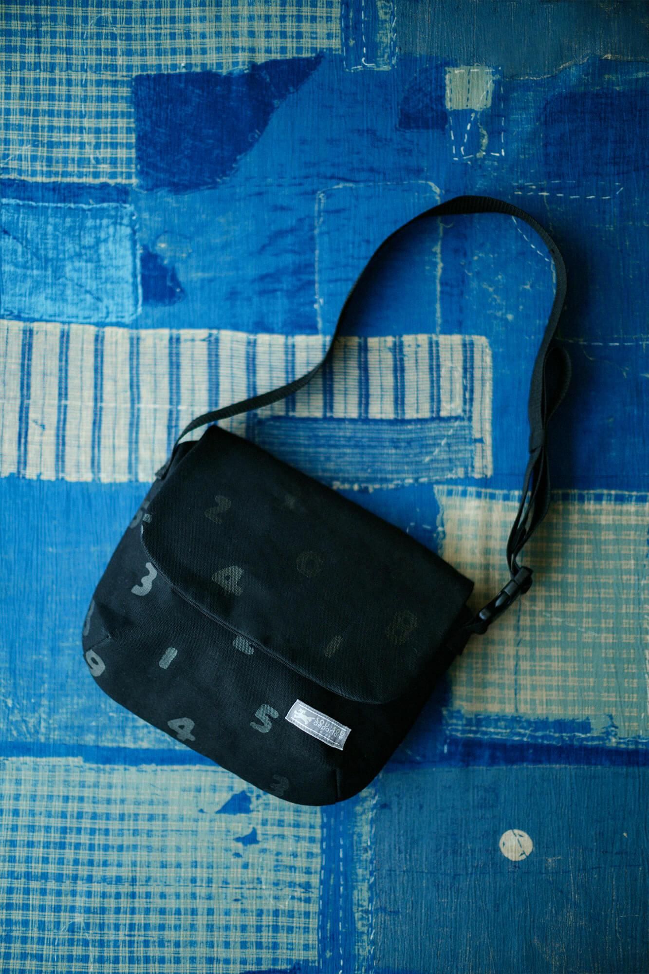 自行车肩膀/so-u-u中湿羽毛颜色(木材)