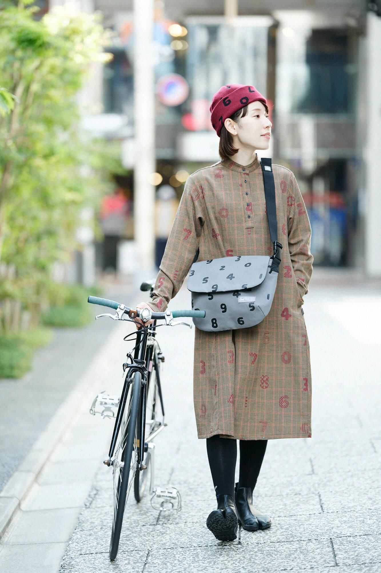 BIKE ショルダー/SO-SU-U 中 鉛色(なまりいろ)