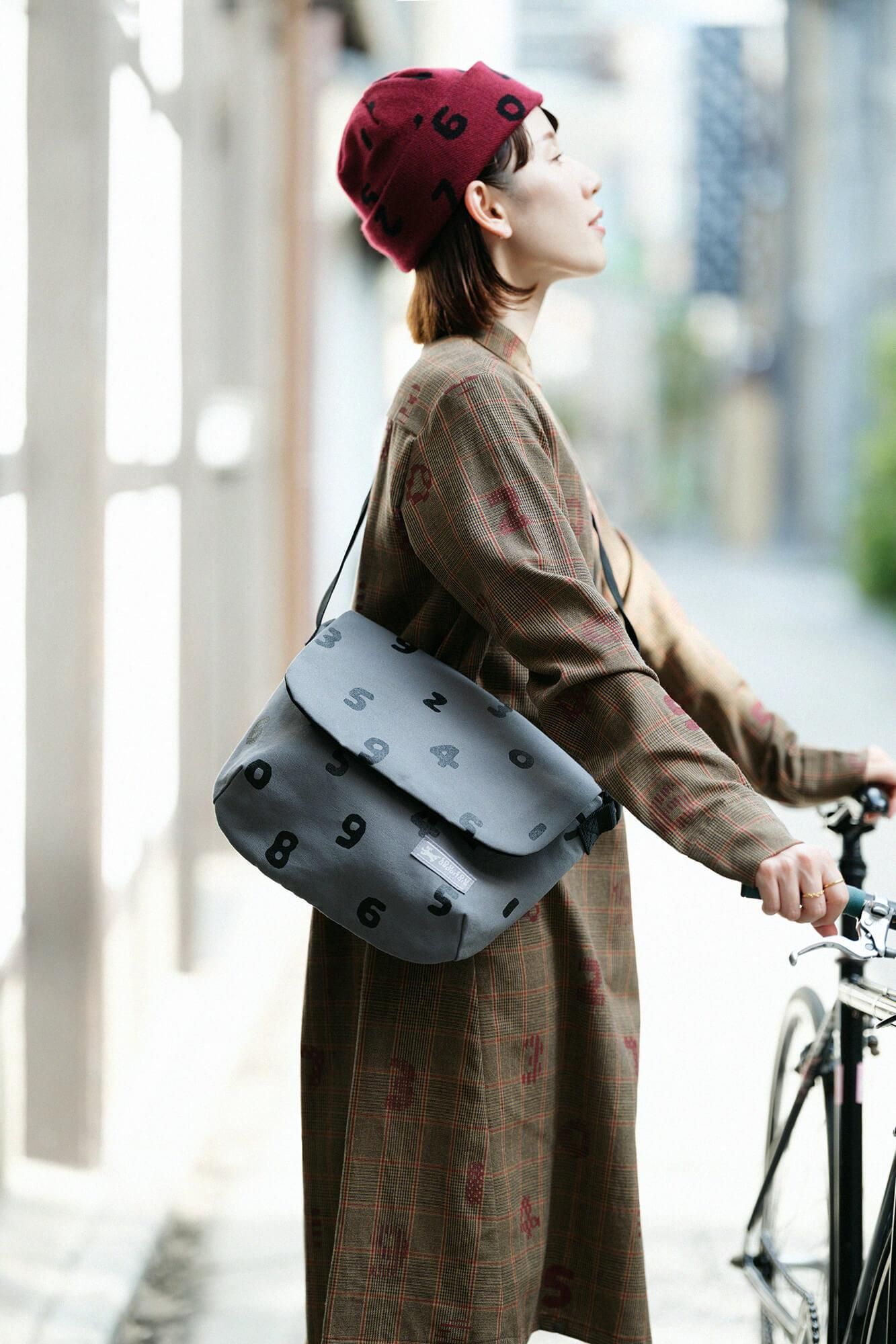 BIKE ショルダー/SO-SU-U 中 鉛色(なまりいろ)