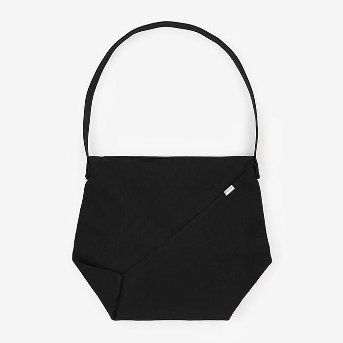 帆布 穏(はんぷ おだやか)/濡羽色(ぬればいろ)