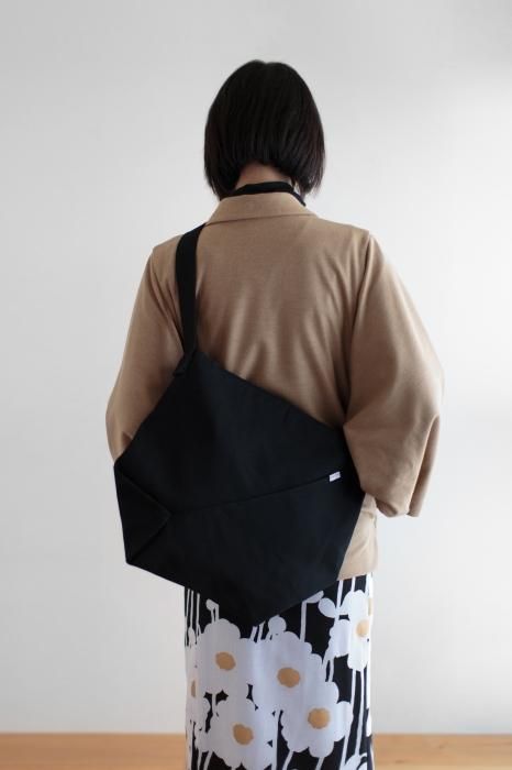 帆布 穏(はんぷ おだやか)/濡羽色(ぬればいろ)