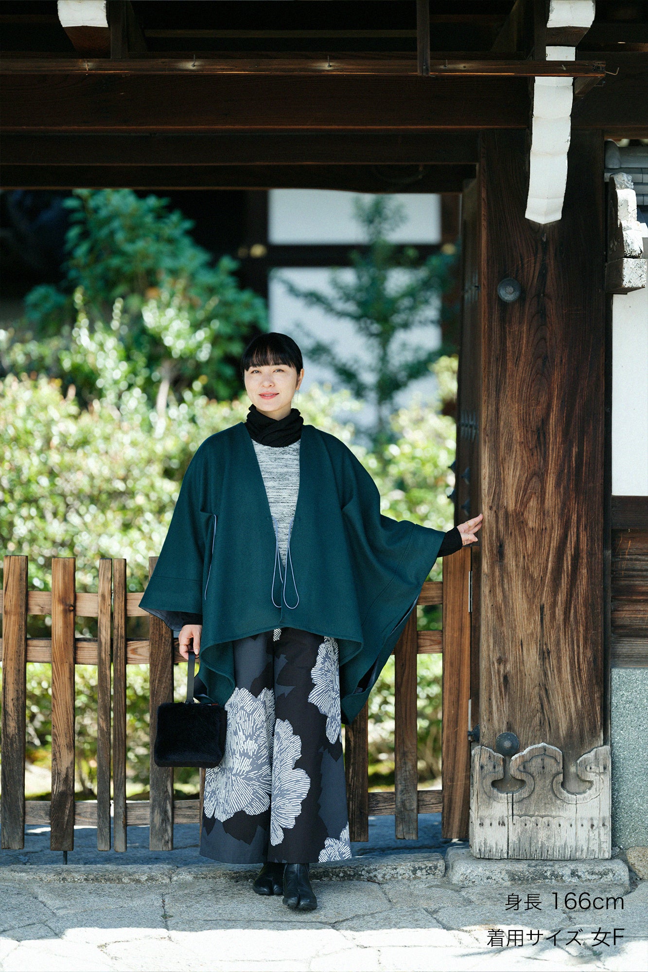 Combed Yarn Felted Knit Kisaragi Poncho / Dark Green