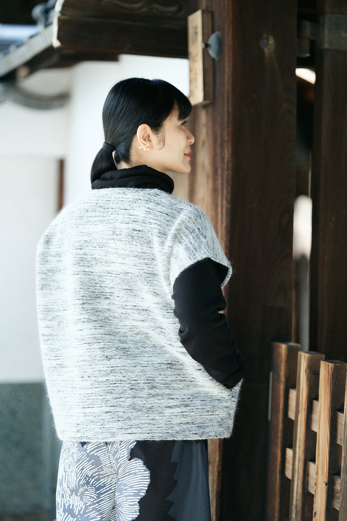 雙層梳毛 針織 台形上衣 肩線/淺灰色