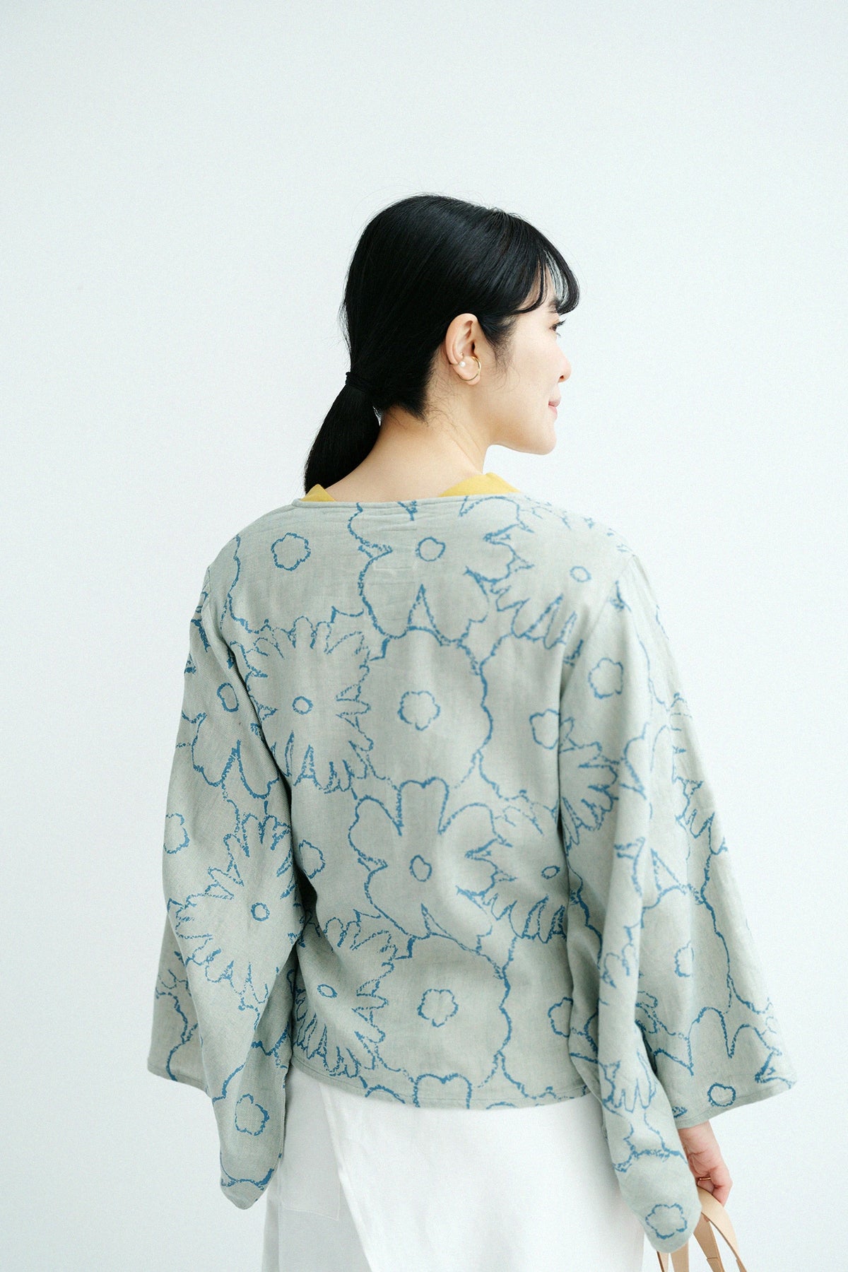 綿麻 綾織(あやおり) 小袖寛衣(こそでかんい)/おおらからくがき 柳鼠(やなぎねず)