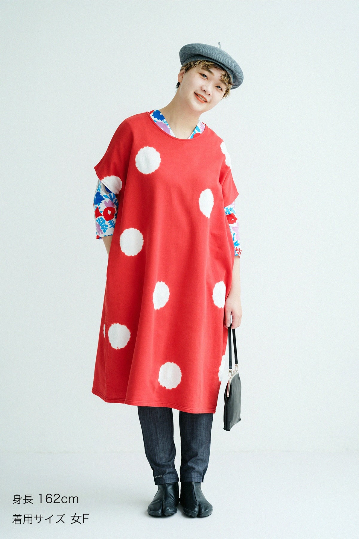 【Scheduled to ship around Mar 3】Konsei Tie-dye Thin Fleece Lining Rectangular Dress Shoulder Line/Large Polka Dots Scarlet×White