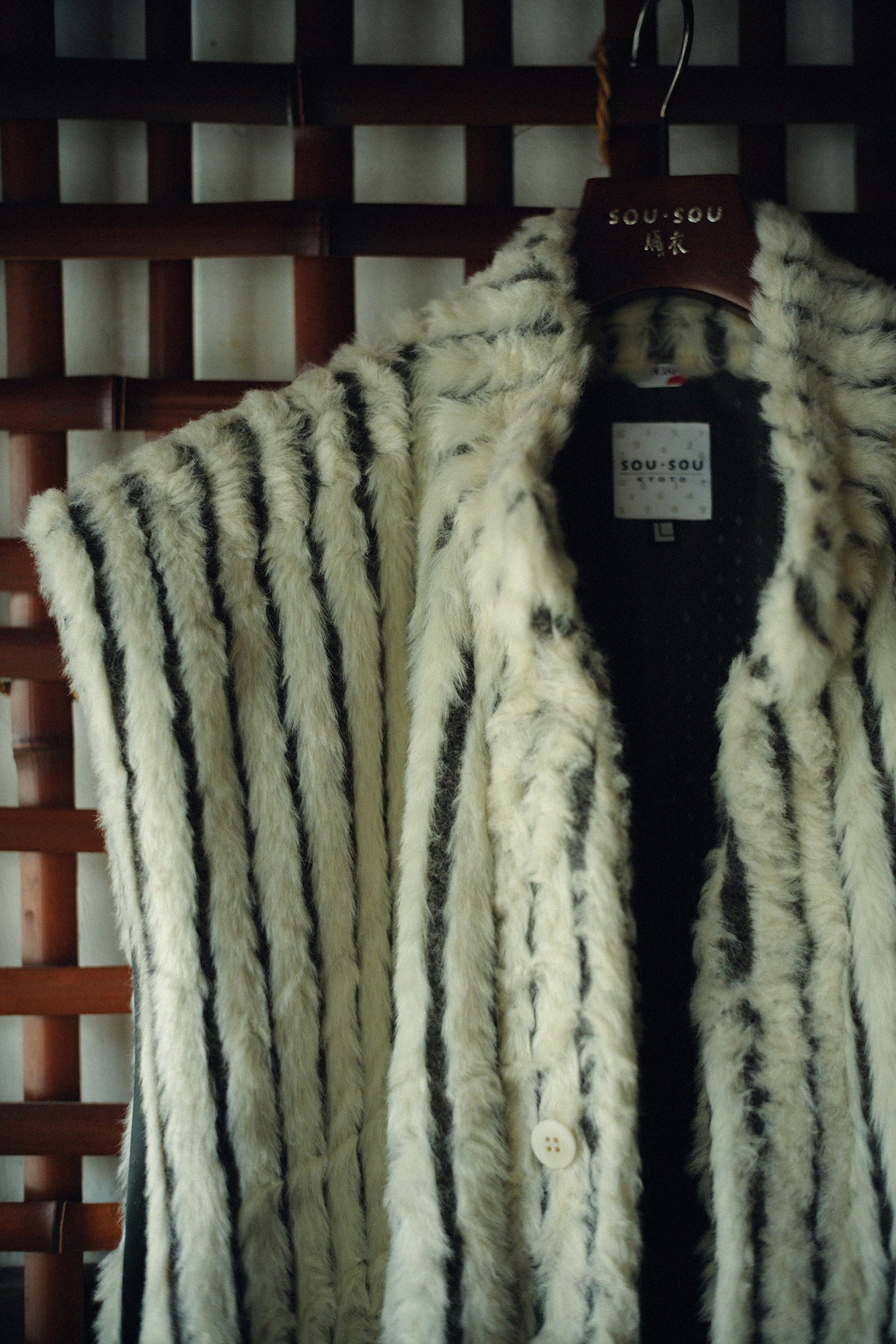 人造毛皮 畝 長陣羽織 附襯裡/鳥白色×黑色