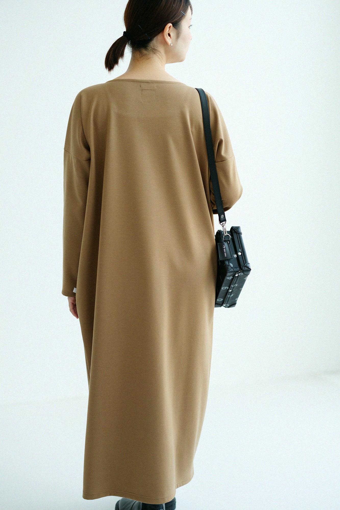 【預購】Soft Thermo(R) 羅紋針織布 船領 L/S OP 超長版/棕色(※預計於12月9日左右發貨)