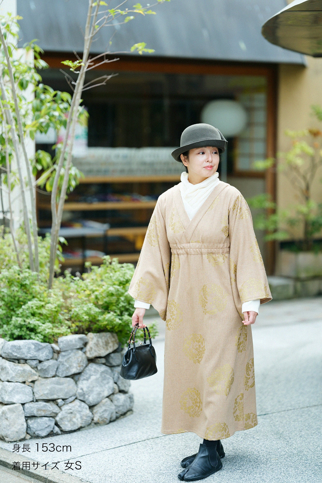 羊毛法蘭絨 和服型洋裝/花丸紋樣 散花 薄茶色