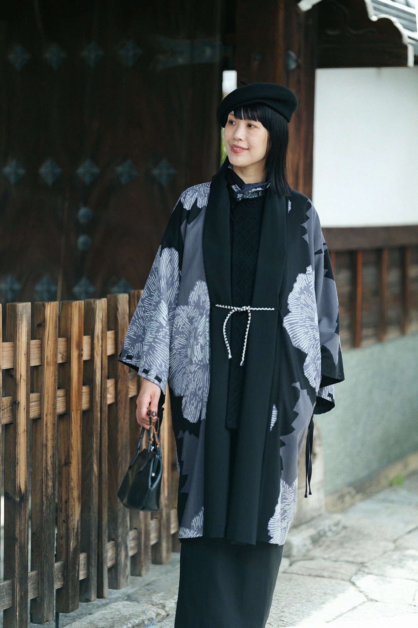 Combed Yarn×Muslin Wool Rectangular Sleeve Coat Reversible / Black×Peony