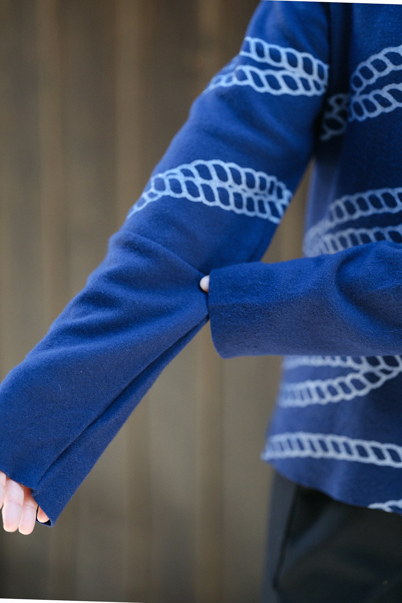 Combed Yarn Knit Bi-color Sleeve V Neck Kantoui/ Binding Prussian Blue