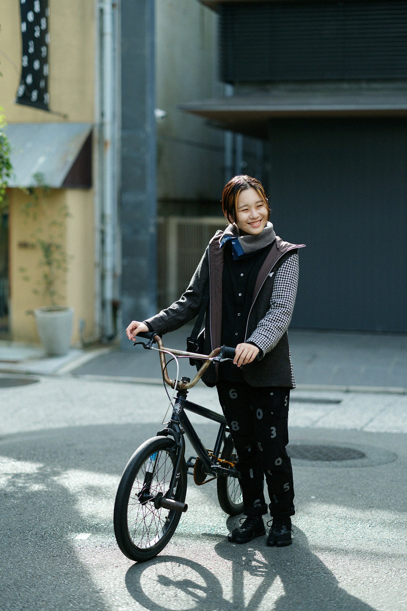 リバーシブル BIKEネックウォーマー/ねこ かけっこ ネイビー