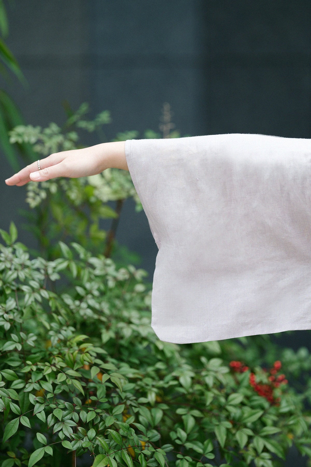 【Scheduled to ship around Mar 3】Linen Hatsuki Cardigan/Dark Purple