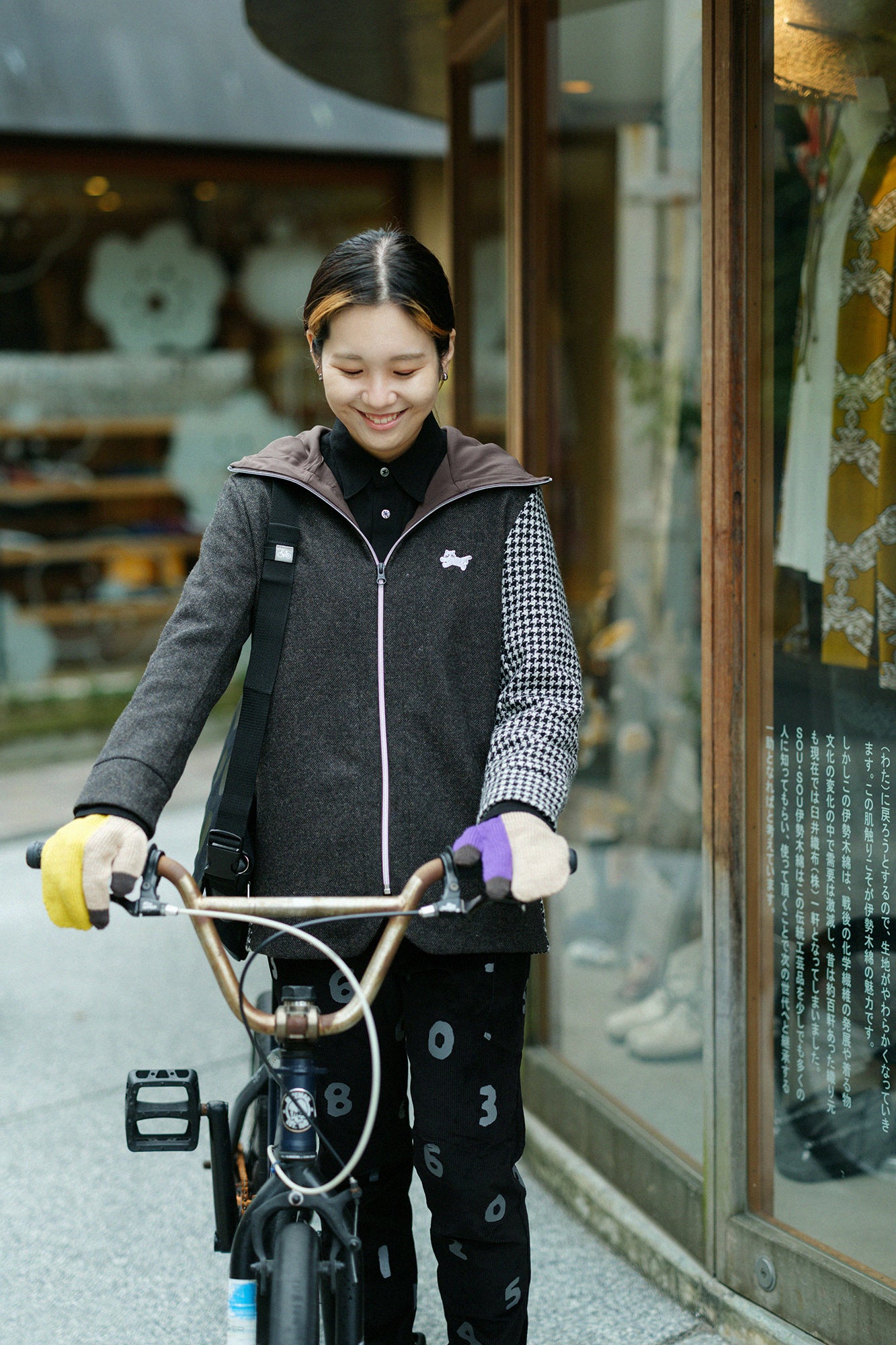 あっちグローブ トリコ/ベージュ×マスタード