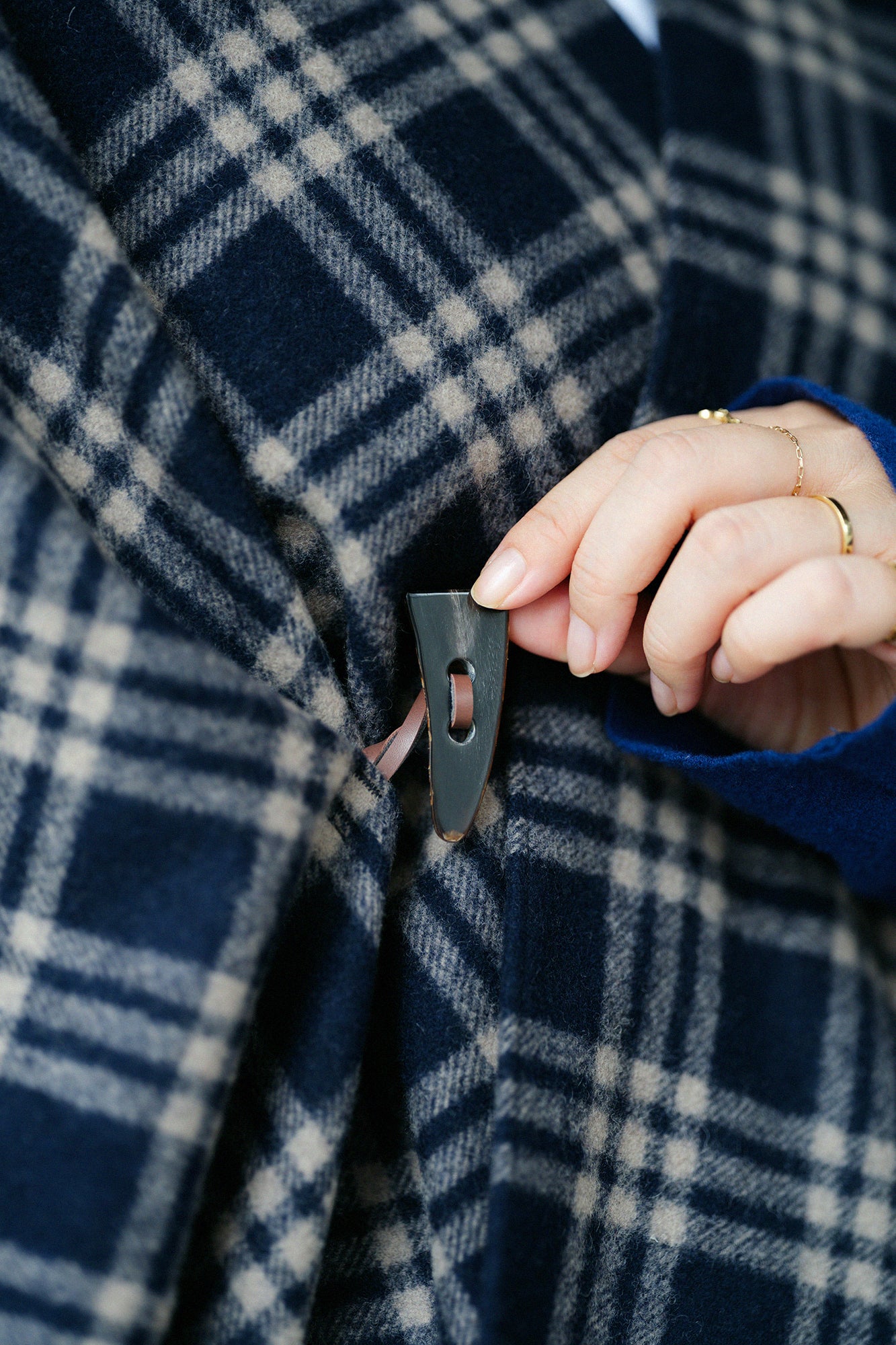 梳毛 格紋織 如月披風/暗藍色×榛果色