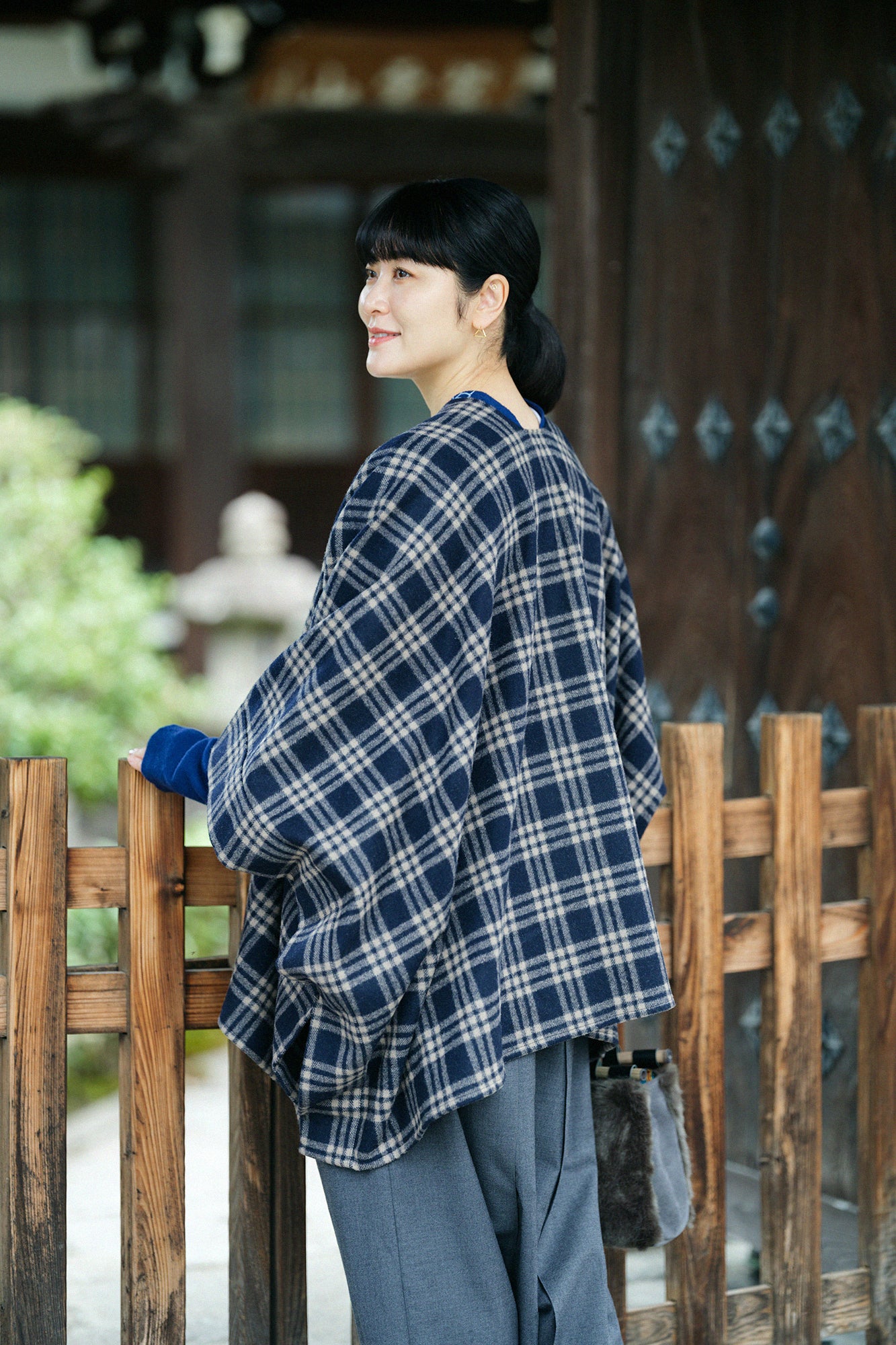 梳毛 格紋織 如月披風/暗藍色×榛果色