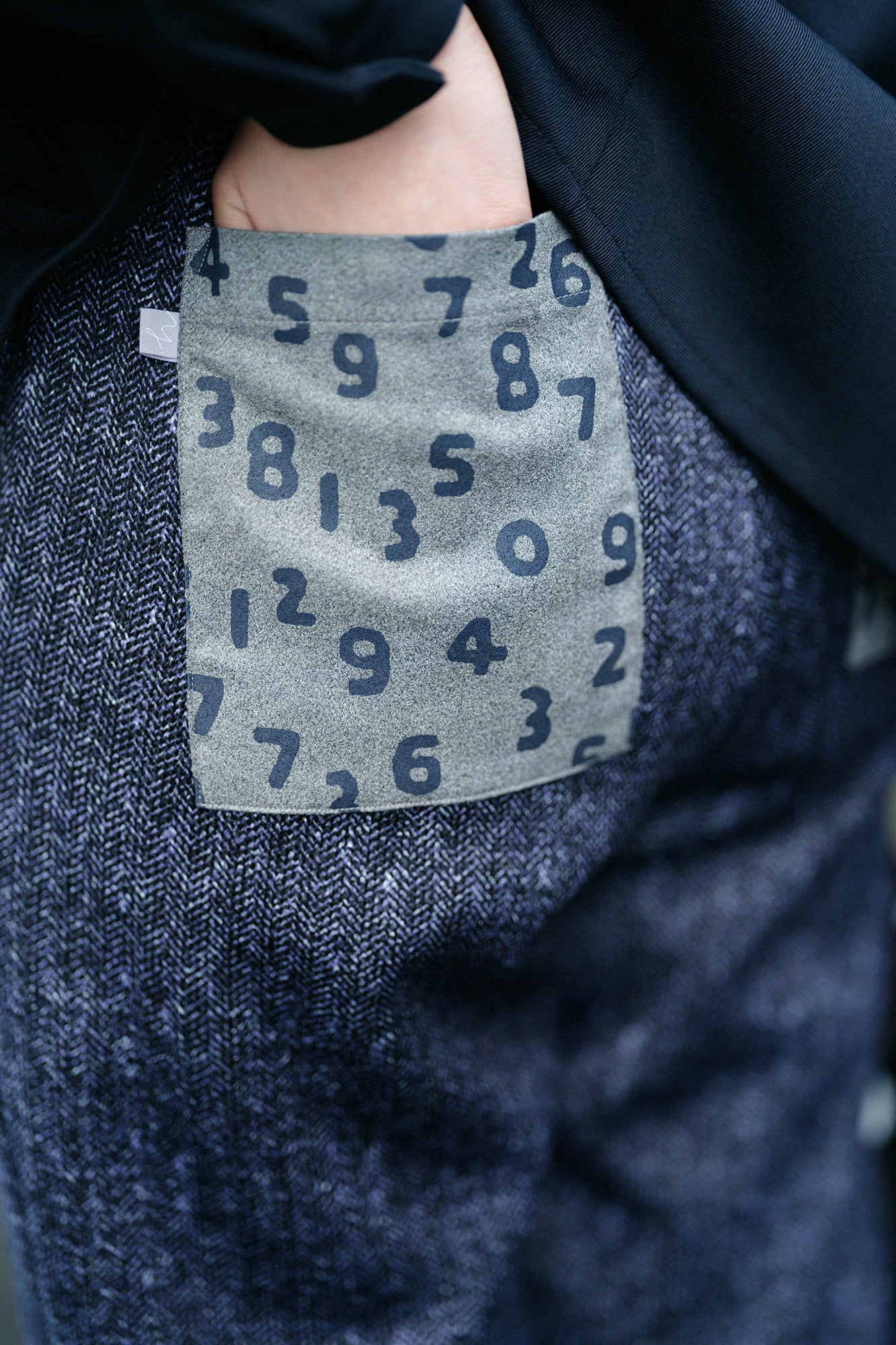 【預購】內起絨人字形針織 休閒窄管長褲/混深藍色(※預計於12月9日左右發貨)