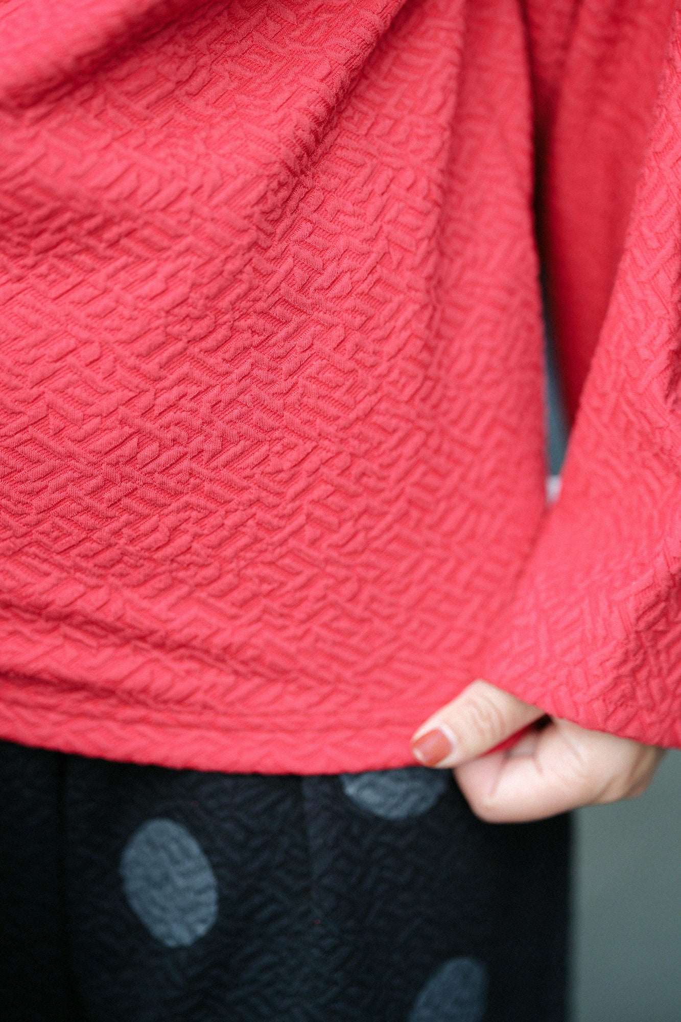 Dual-layered Jacquard Kimono Collar Top Shiraiki / Scarlet
