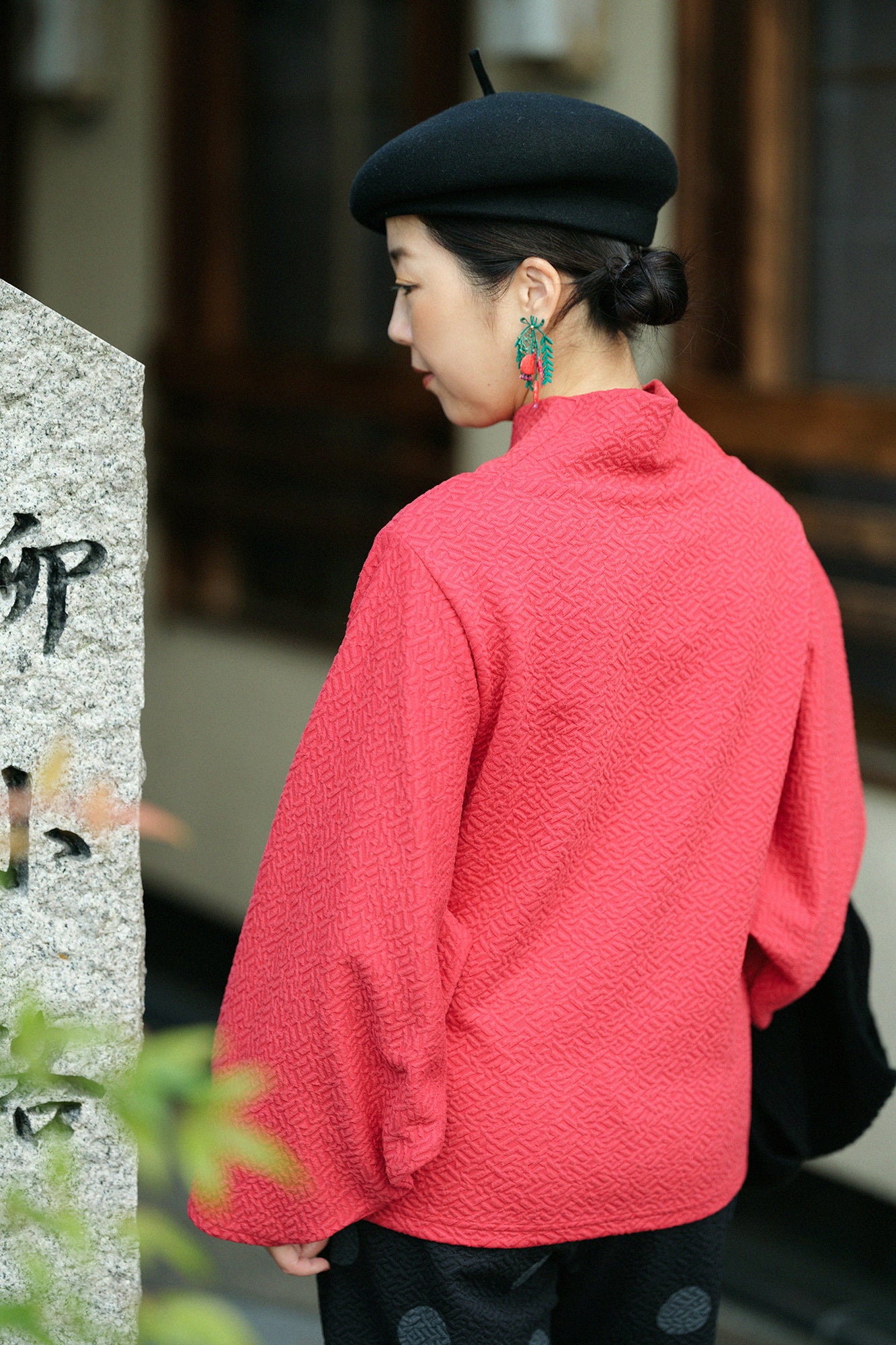 Dual-layered Jacquard Kimono Collar Top Shiraiki / Scarlet