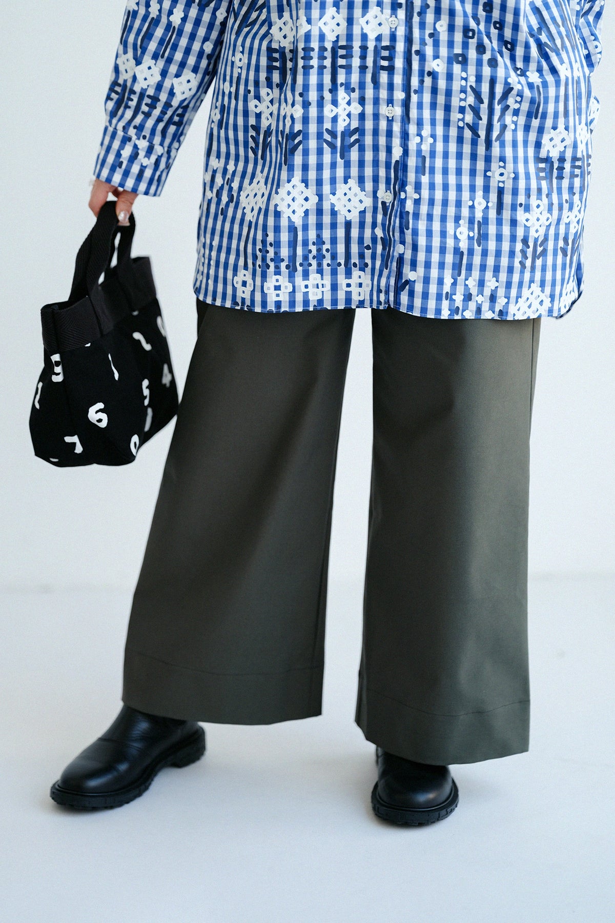 【3月17日頃発送予定】ストレッチオックス ワイドパンツ/青苔色(あおこけいろ)
