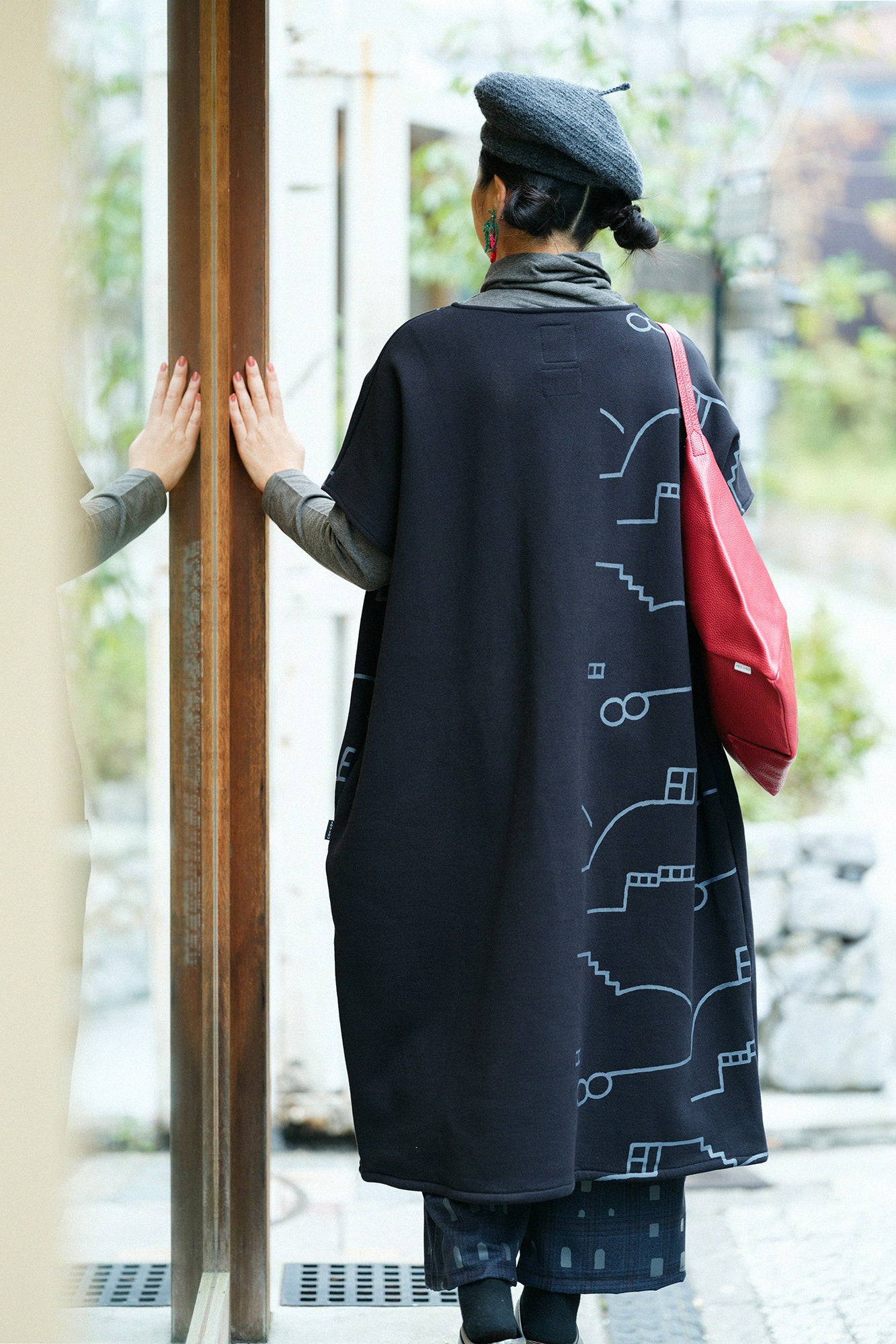 Fleece Lining Knit Rectangular Dress Shoulder Line / Chari and Blank Black