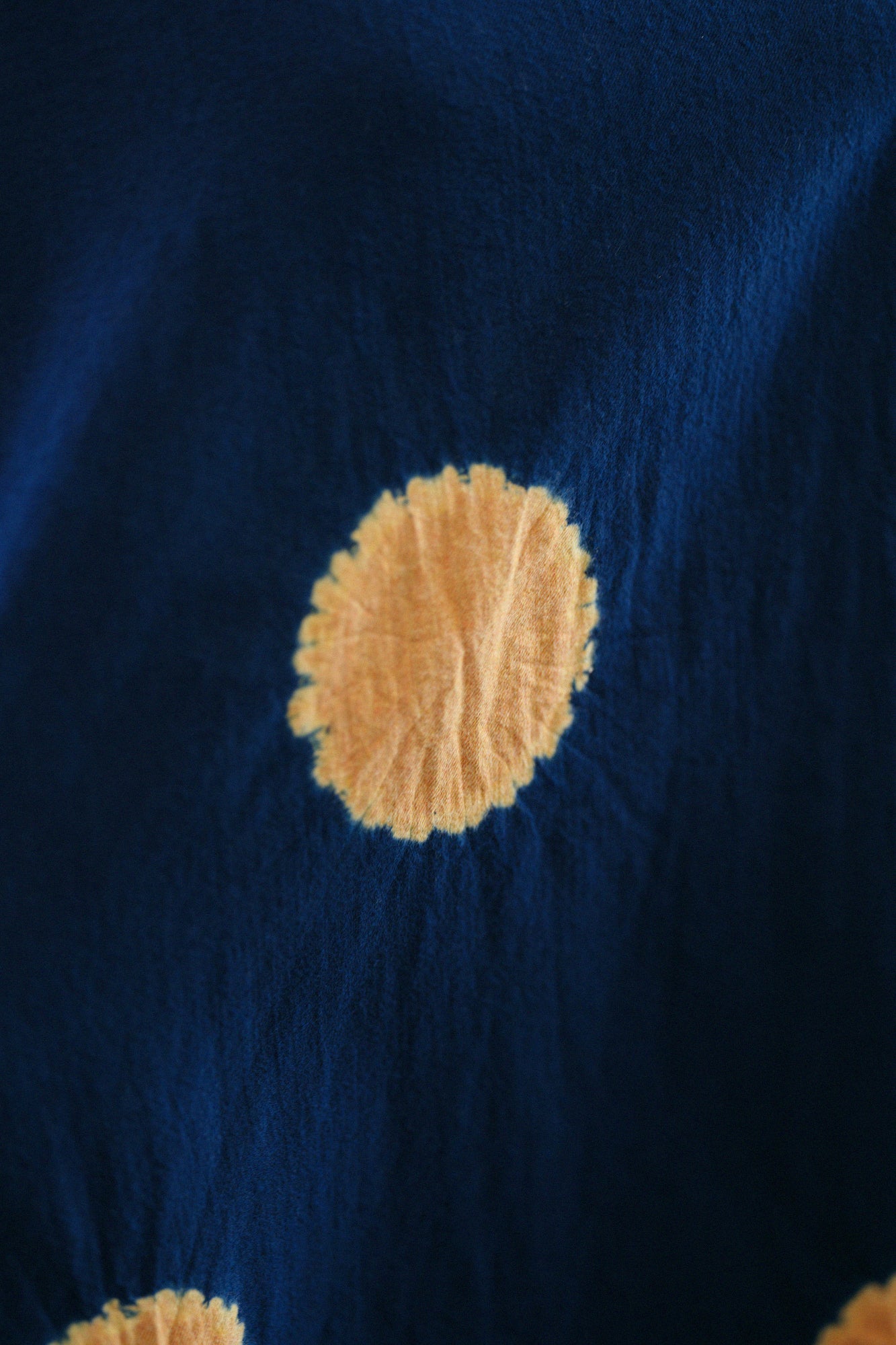 近清紮染 棉毛斜紋織 圓弧袖長方形洋裝/大圓點 寶藍色×黃丹色