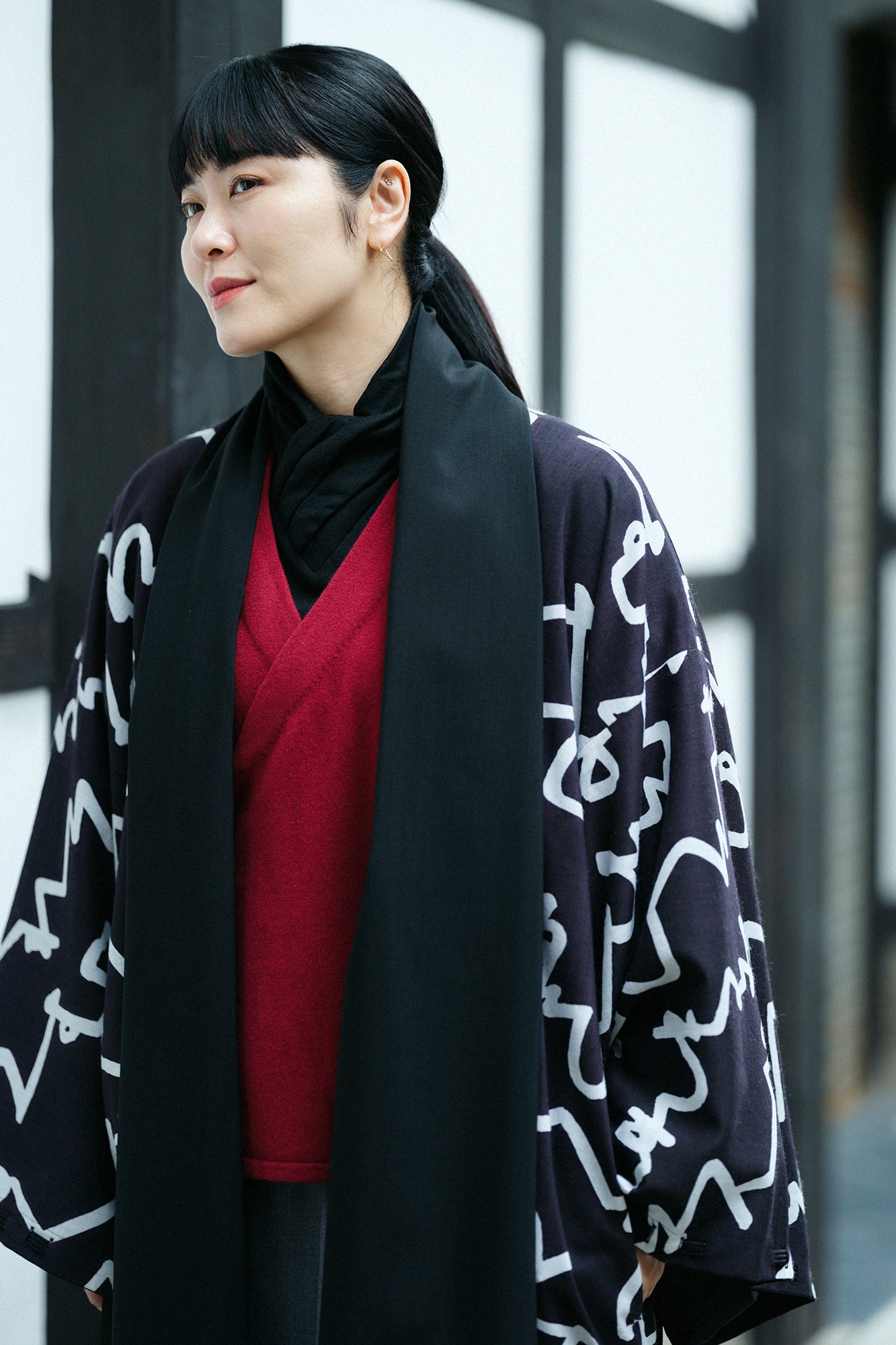 梳毛(そもう) ×モスリン 宮中袖(きゅうちゅうそで) 可逆(かぎゃく)/濡羽色(ぬればいろ)×文(ふみ)