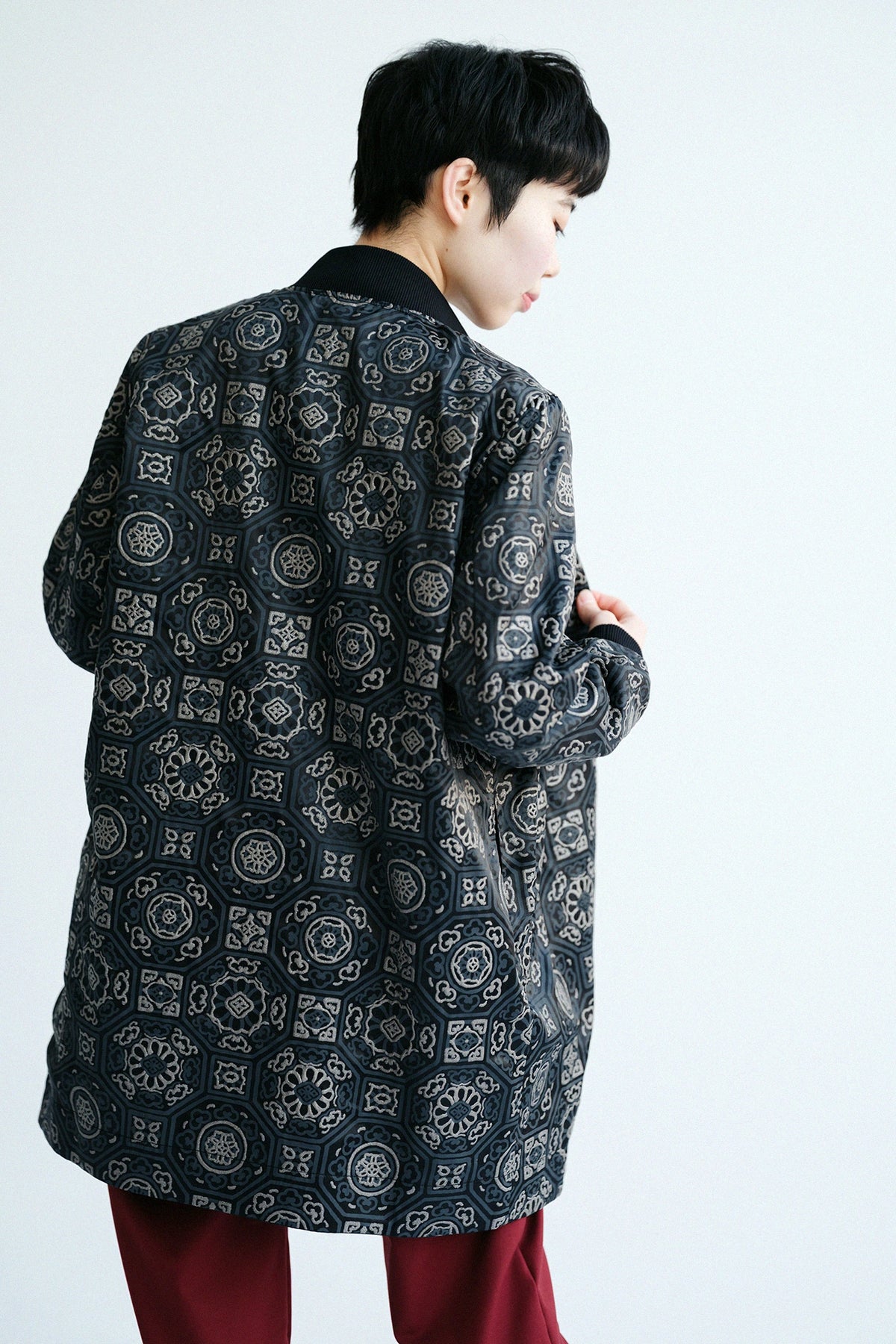【4月下旬発送予定】シャンブレーツイル リバーシブルブルゾン/ブラック×華麗(かれい)