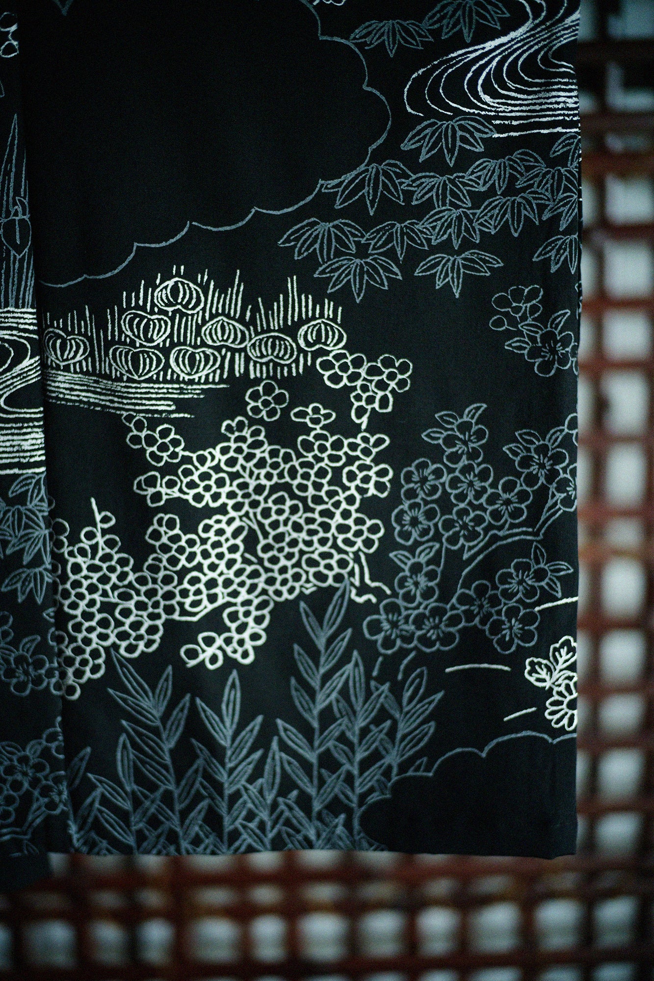 梳毛(そもう) 綾織(あやおり) 宮中袖(きゅうちゅうそで) 間(けん) 単(ひとえ)/涼やか(すずやか) 濡羽色(ぬればいろ)