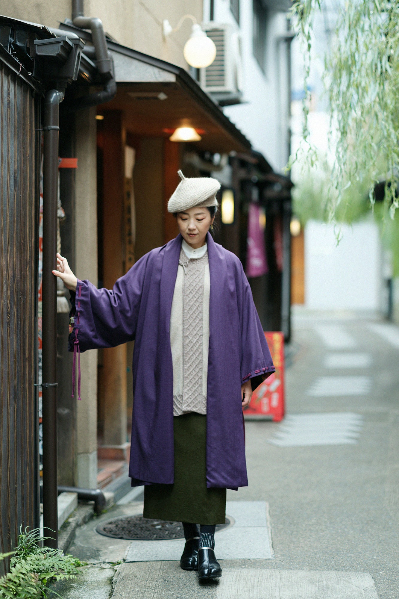 モスリン 宮中袖(きゅうちゅうそで) 可逆(かぎゃく)/濃紫(こきむらさき)×雲取り(くもどり)に菊(きく)