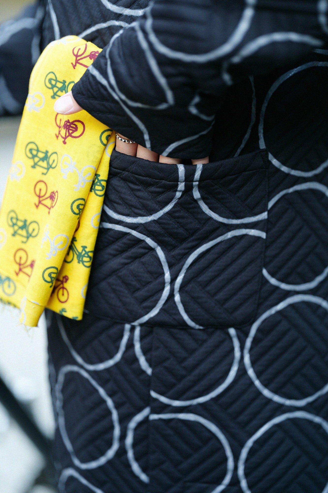 絎縫緹花 SANPO連身裙/排圈圈 黑色