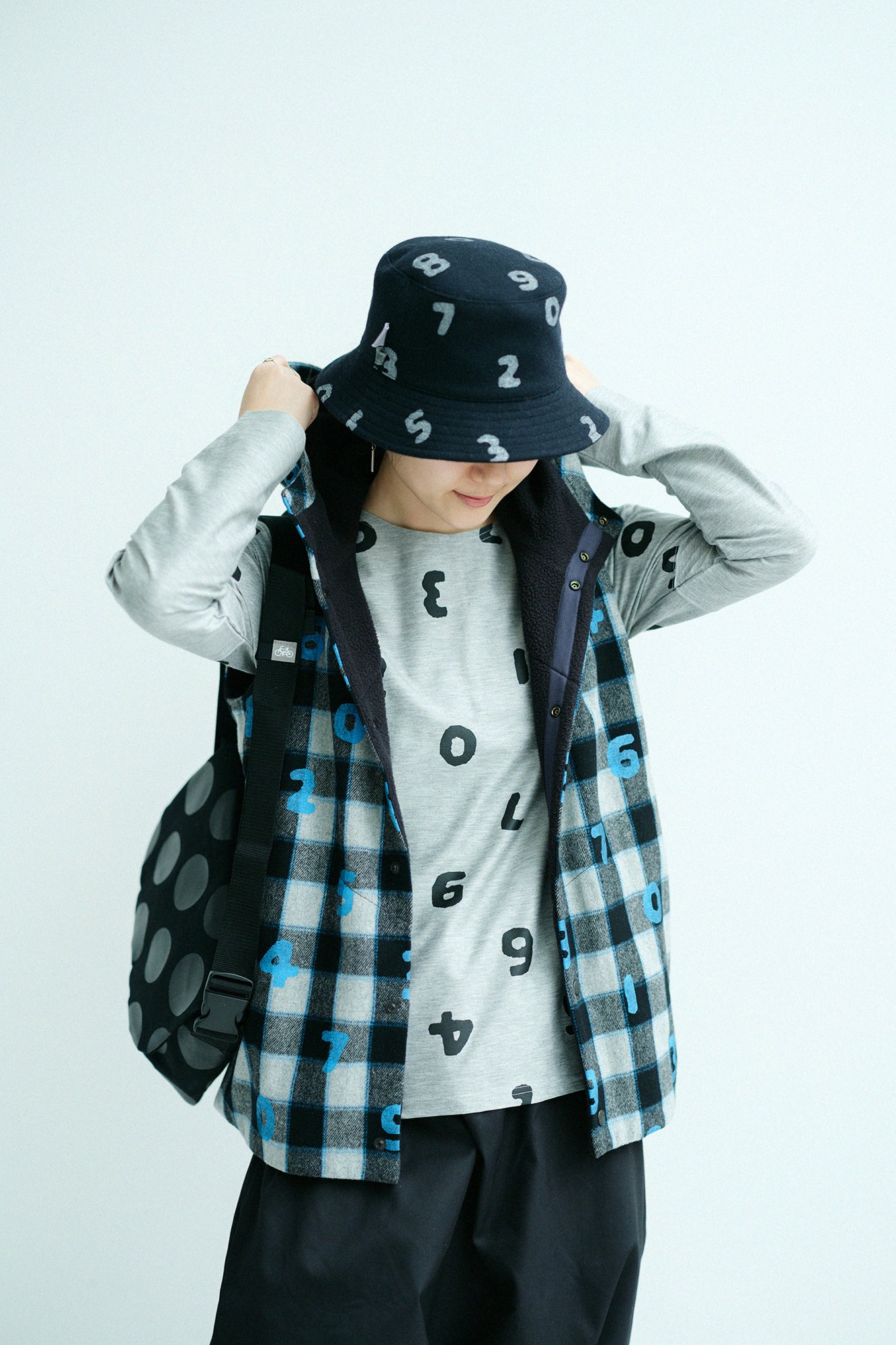 ウールチェック×ボア BIKEフードベスト/SO-SU-U ブルーブラック