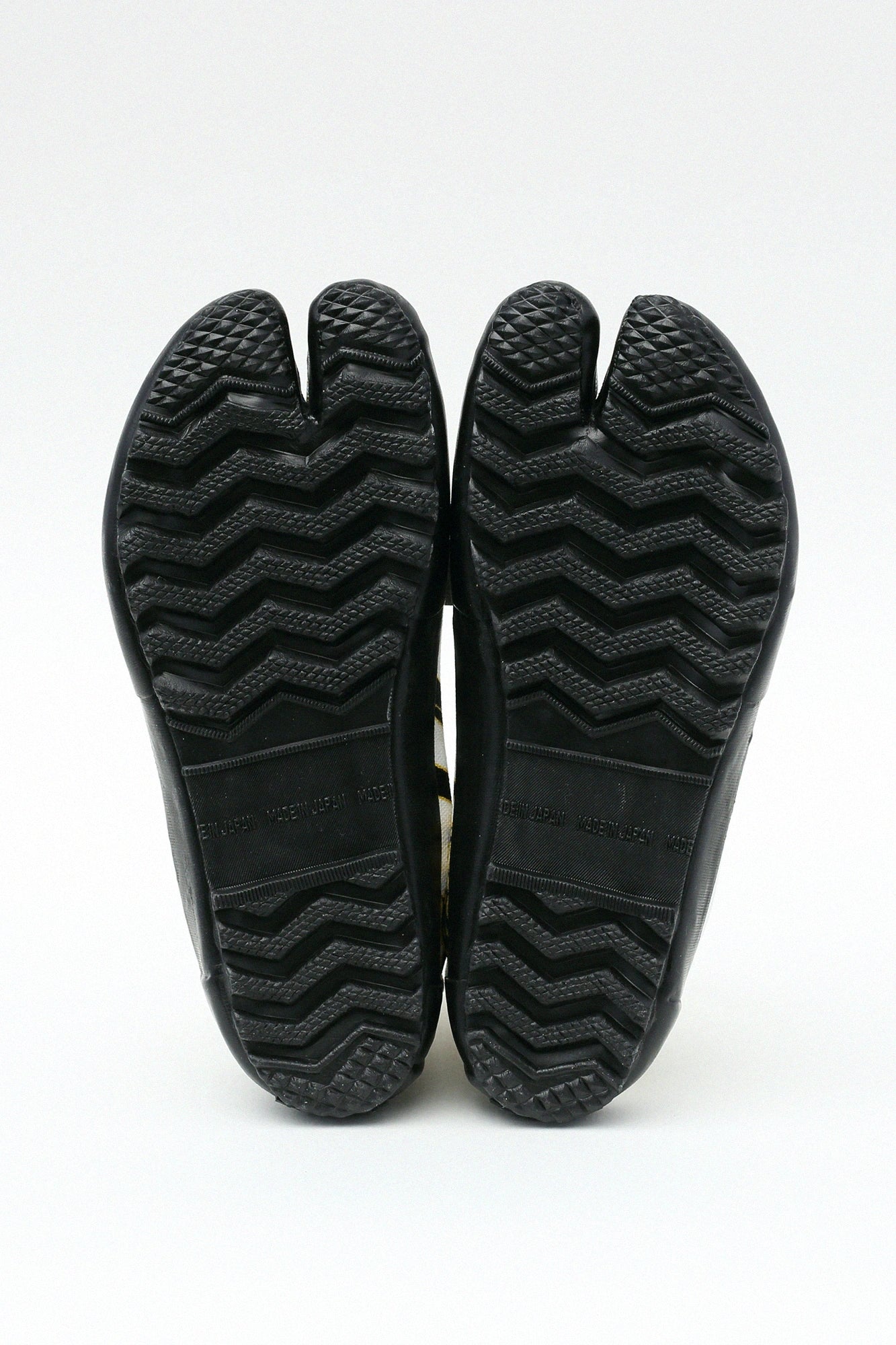 Split Toe Tabi Shoes /  Dragon-like Cloud